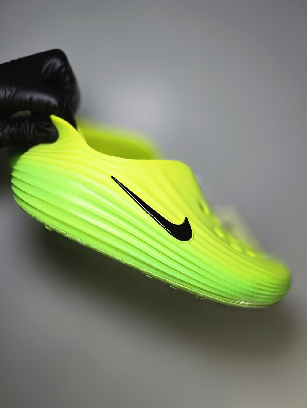 Nike ReactX Rejuven8 Green Strike Volt Black Mens Size 11 Clogs HV5060-300 NIB